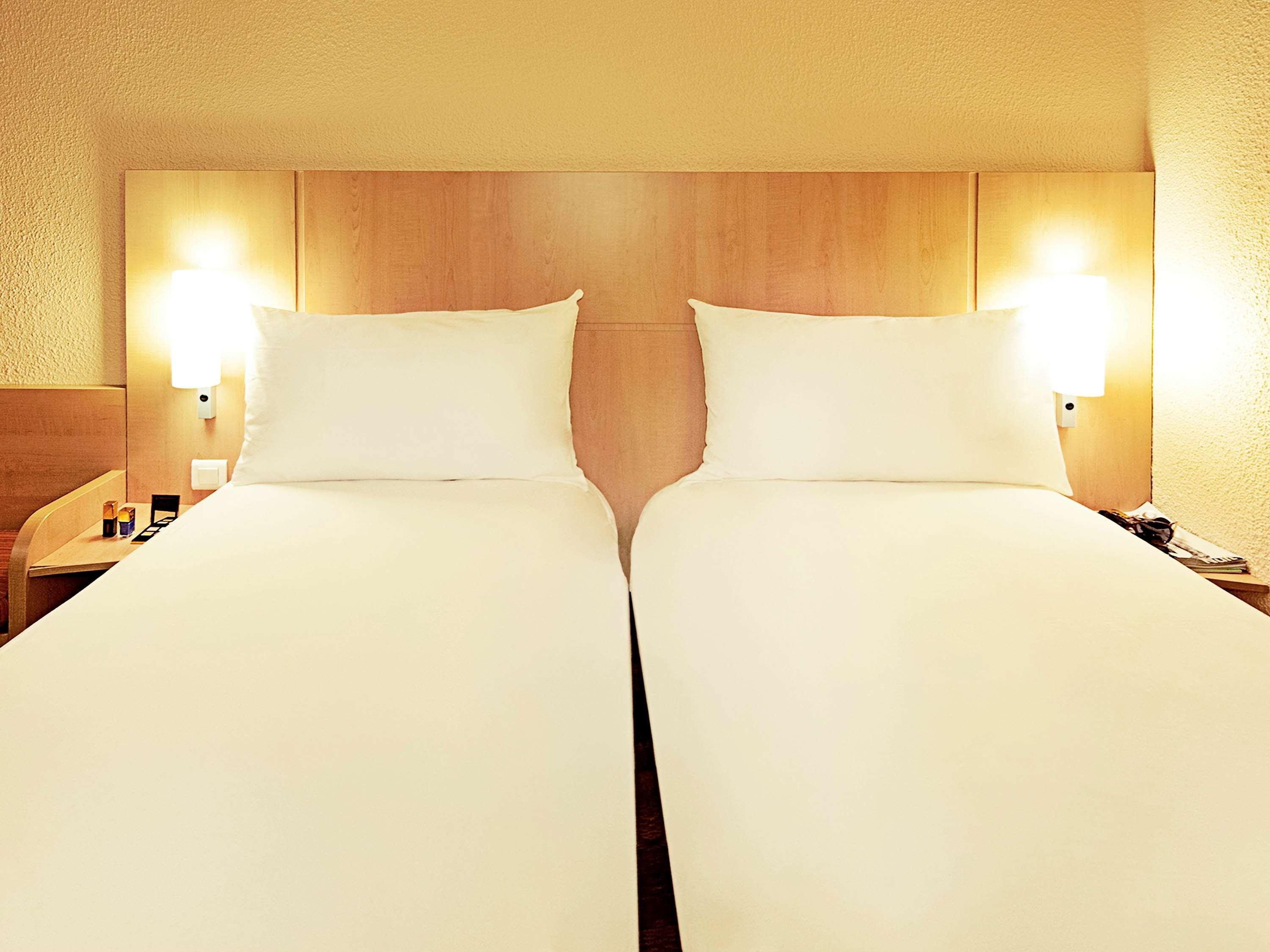 B&B Hotel Chartres Centre Cathedrale 3 Etoiles Εξωτερικό φωτογραφία