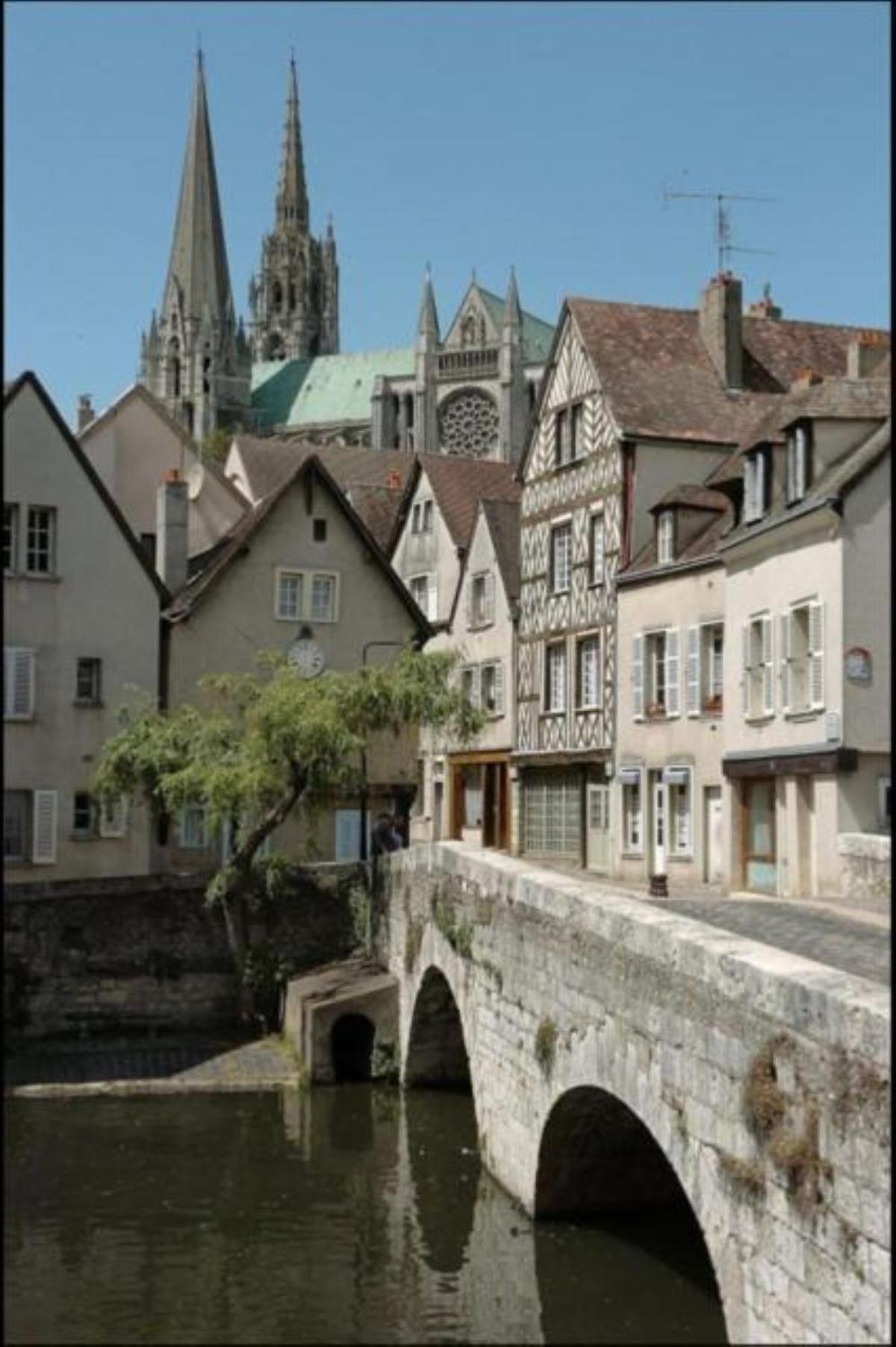 B&B Hotel Chartres Centre Cathedrale 3 Etoiles Εξωτερικό φωτογραφία