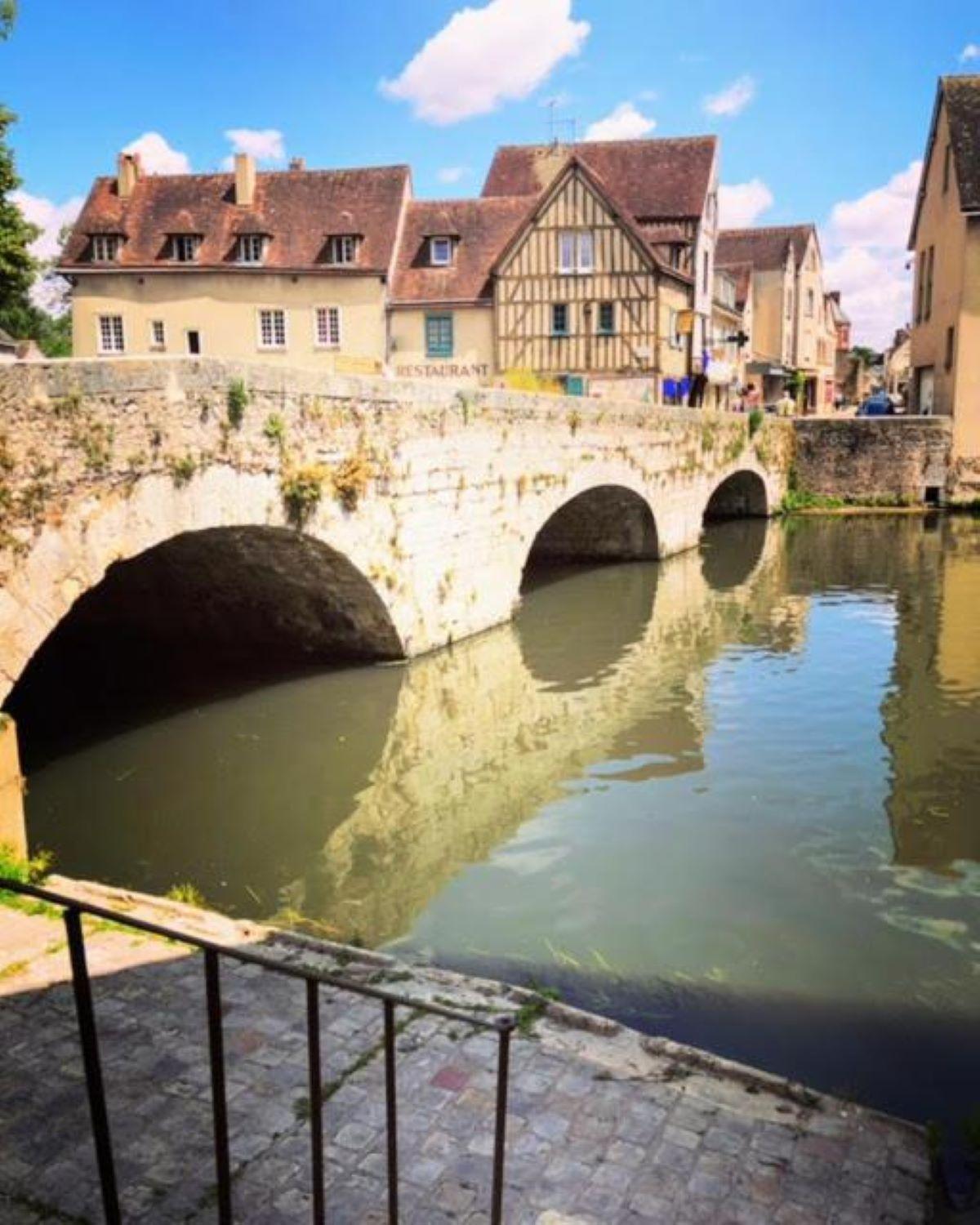 B&B Hotel Chartres Centre Cathedrale 3 Etoiles Εξωτερικό φωτογραφία
