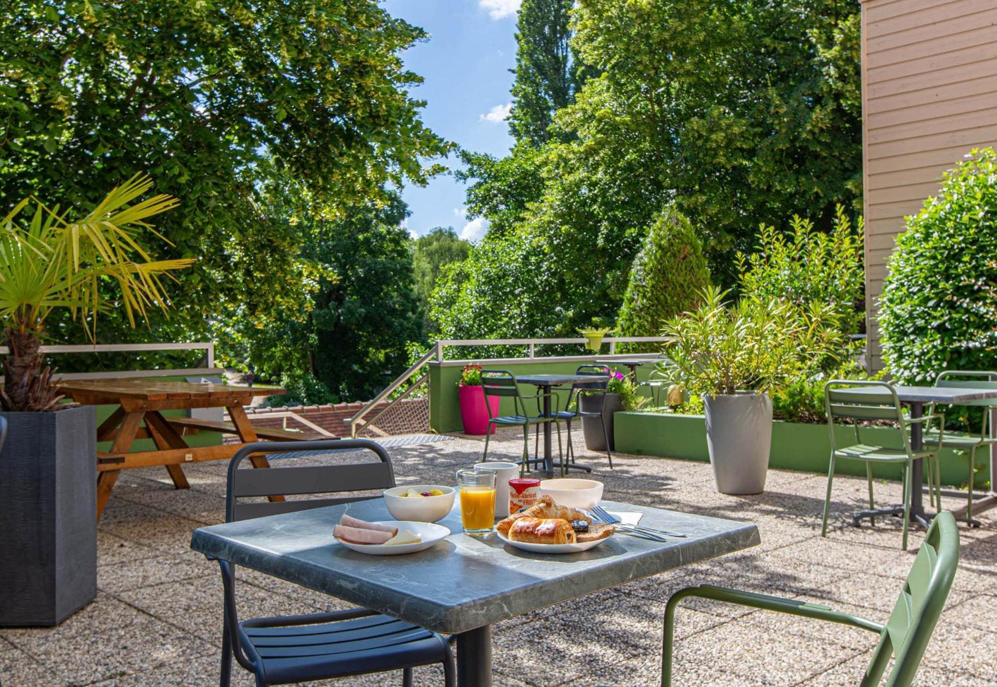 B&B Hotel Chartres Centre Cathedrale 3 Etoiles Εξωτερικό φωτογραφία