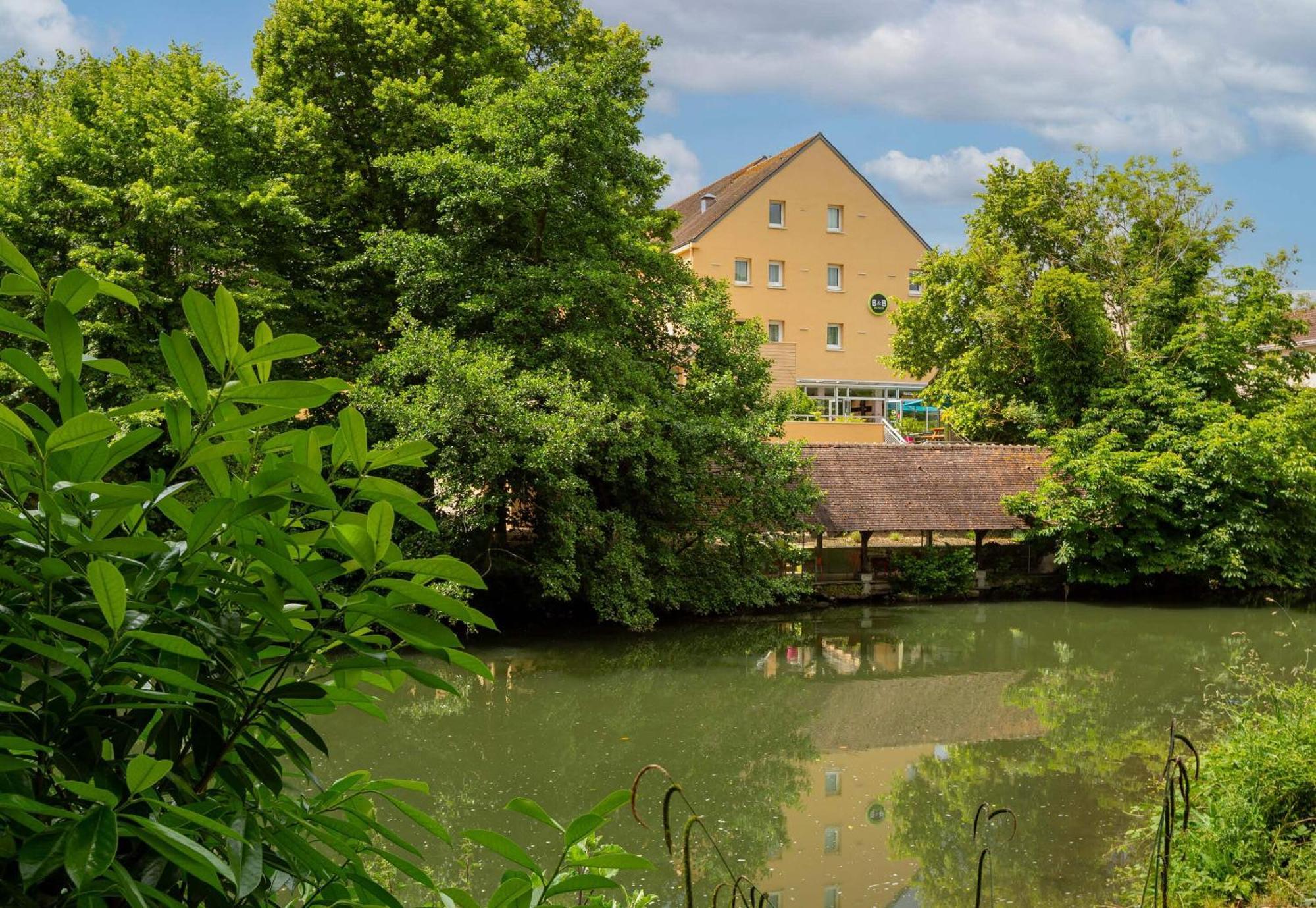 B&B Hotel Chartres Centre Cathedrale 3 Etoiles Εξωτερικό φωτογραφία