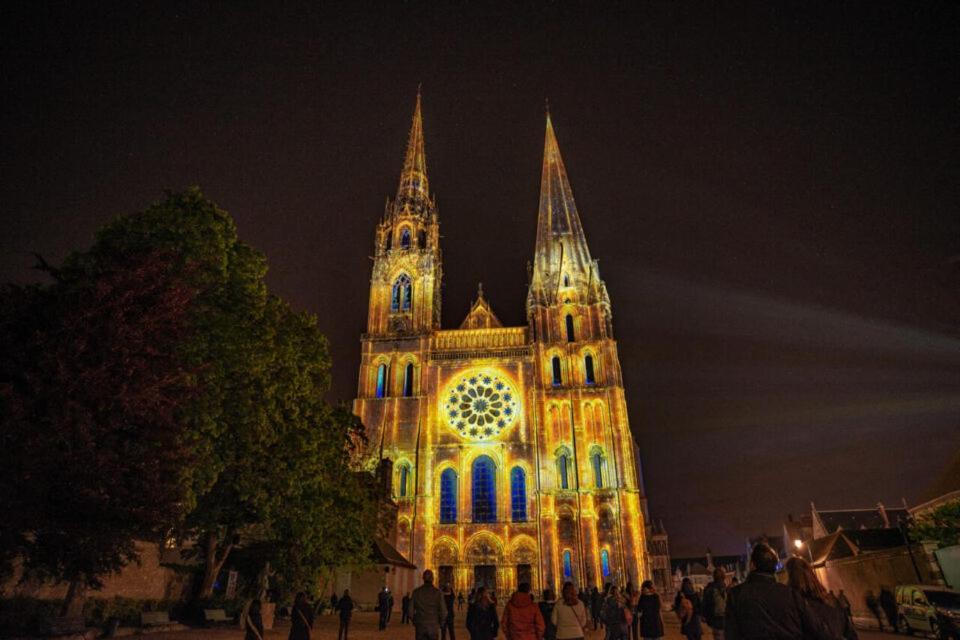 B&B Hotel Chartres Centre Cathedrale 3 Etoiles Εξωτερικό φωτογραφία
